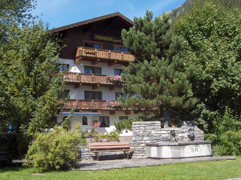 Pension Appartements Via Claudia Lermoos Habitación foto